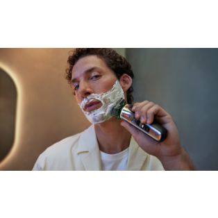 Shaver series 9000 Wet & Dry electric shaver with SkinIQ