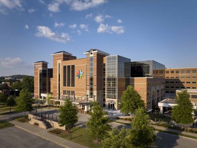 Exterior of Williamson Medical Center in Tennessee under blue sky