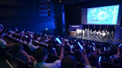 Philips Gyro Cup MRIユーザーカンファレンスの表彰式に参加する参加者