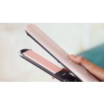 Păr drept şi strălucitor cu îngrijire cu ioni şi control