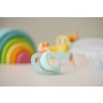 Успокоява новородените от 1-вия ден