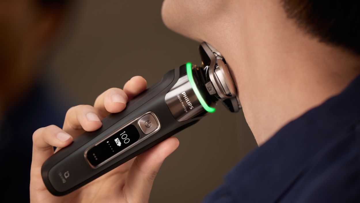 i9000 Prestige Wet&Dry Electric Shaver with SkinIQ XP9200/33 | Philips