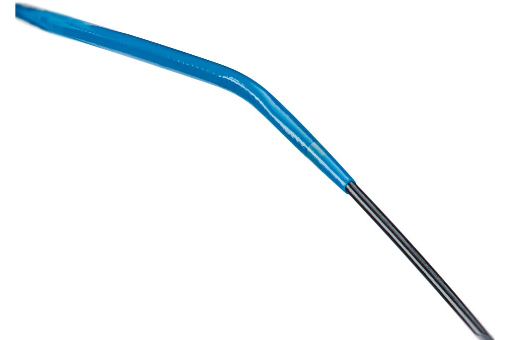 Facilitates crossing occlusions.