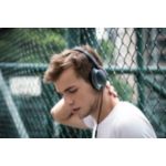 Izuzetno lagan. Snažan zvuk.