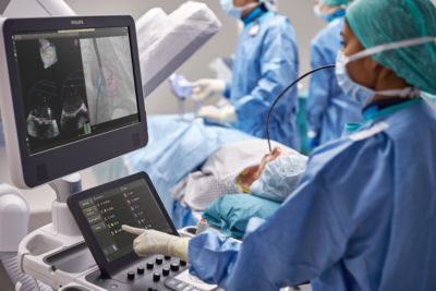 Interventional cardiology procedure with live ultrasound integration