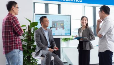 Zakelijke bijeenkomst op innovatiehub