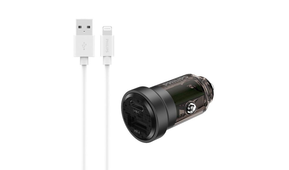 配備 USB-A 和 USB-C 埠的車用充電器