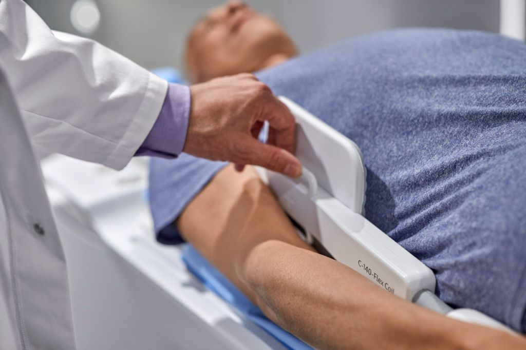 MR 7700 Multi Nuclei patient preparation abdomen exam