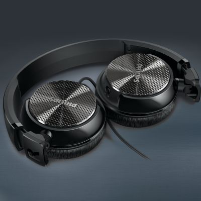 Slim and compact foldable design for easy portability