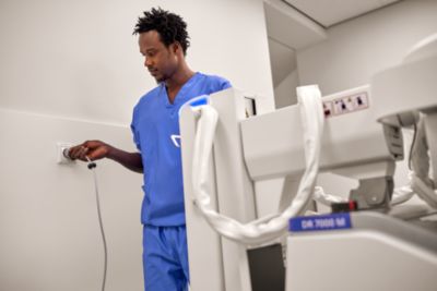 Zie meer pati&euml;nten per batterijlading op het premium mobiele r&ouml;ntgensysteem DR 7000 M