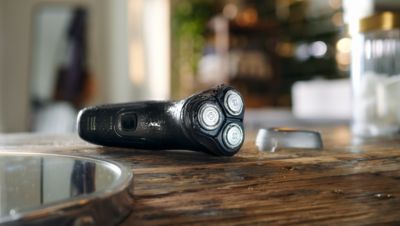 Norelco Shaver 2400 Wet & Dry Electric Shaver - thumbnail 7