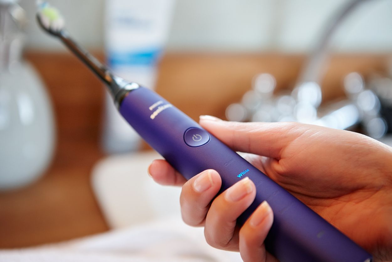 DiamondClean Amethyst Edition Sonic electric toothbrush - Dispense