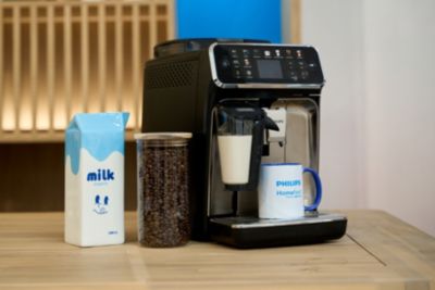 LatteGo Kaffeemaschine bereitet Milchgetränke zu