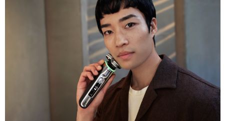 Shaver series 9000 Wet & Dry electric shaver with SkinIQ