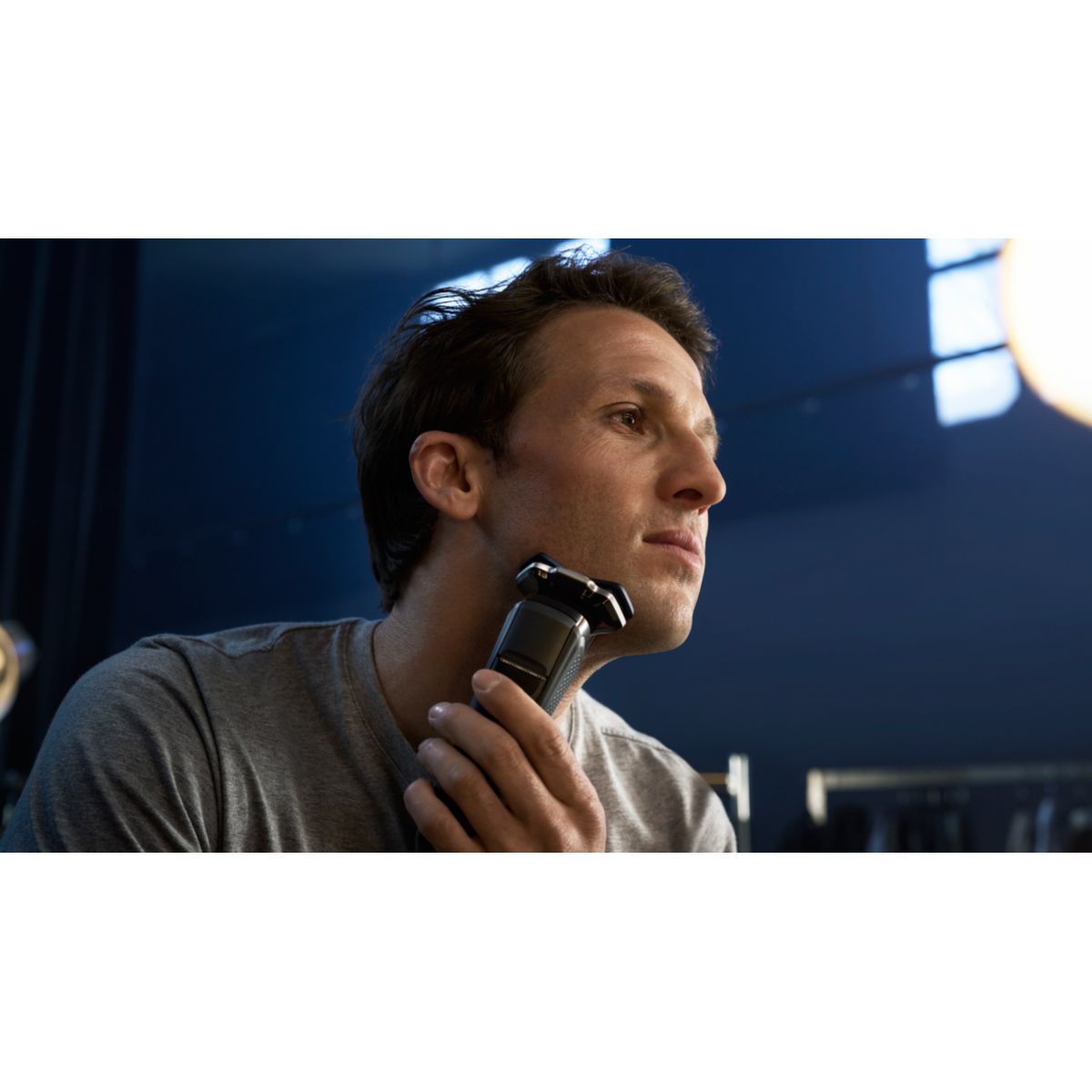 Norelco Shaver series 7000 Wet & Dry electric shaver