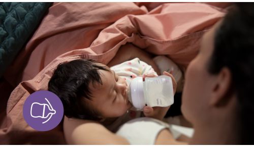 La tetina libera leche cuando el bebé succiona activamente