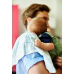 Bé bú bình theo cách tự nhiên nhất