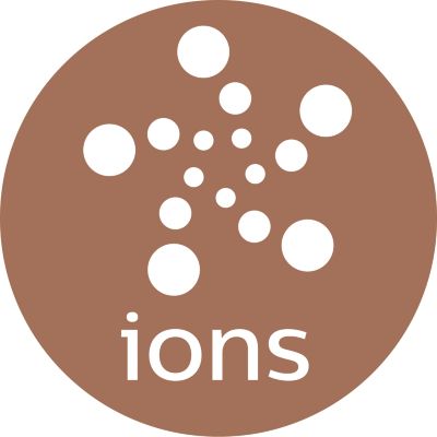 Odstraňuje statickú elektrinu pre hladké a lesklé vlasy bez strapatenia