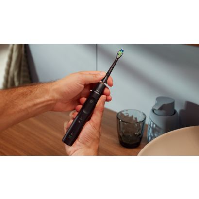 Effective clean and up to 2 x whiter teeth*