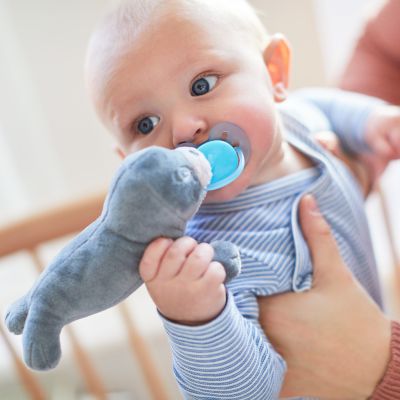 Vam in vašemu malčku pomaga najti dudo.