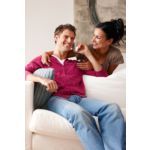 Μας φέρνει πιο κοντά