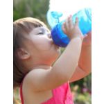 Einfacher Übergang von der Flasche zum Becher