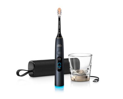 Alla delar i DiamondClean 9900 Prestige snyggt uppställda.