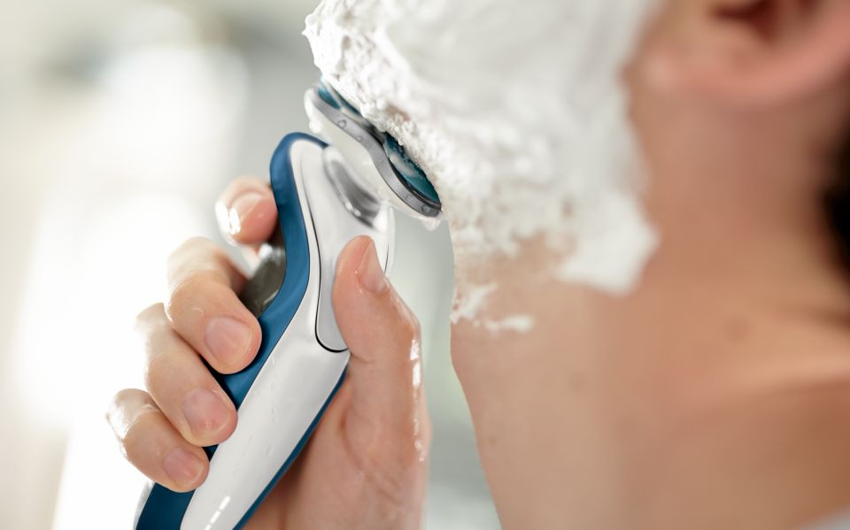 Shaver series 7000 ウェット＆ドライ電気シェーバー S7520/12 | Philips