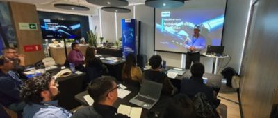 Medical professionals attending Philips MR training session on advanced imaging technologies