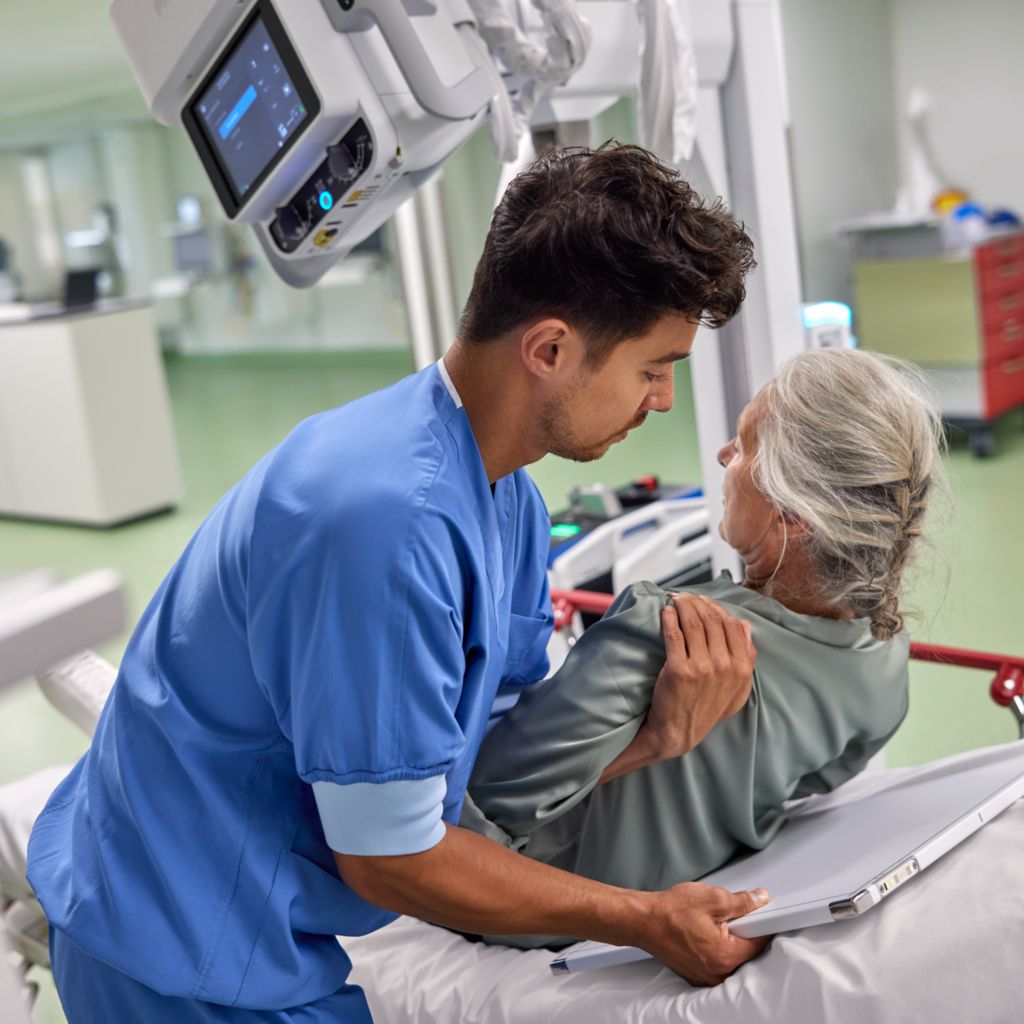 Application tech, old male patient, wrist exam, SkyPlate