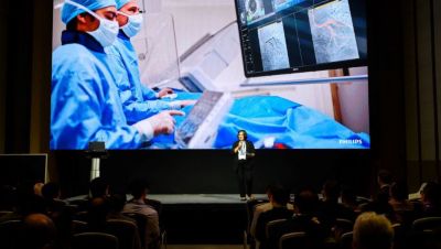 Cardiology symposium stage presentation
