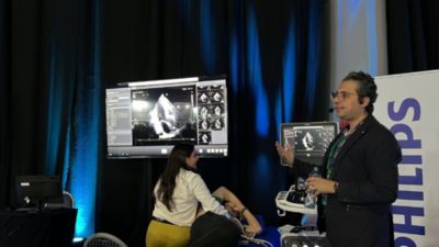 Presentador demostrando la tecnología de imagen cardiovascular de Philips en CITIC 2026