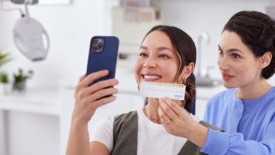 Oral healthcare examination with smartphone