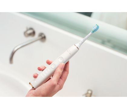 DiamondClean Smart Sonic electric toothbrush with app HX9902/67 