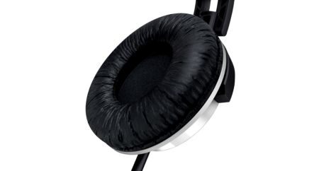 Soft ear cushions for comfortable, long listening sessions
