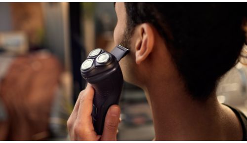 Rifinitore a scomparsa per baffi e basette