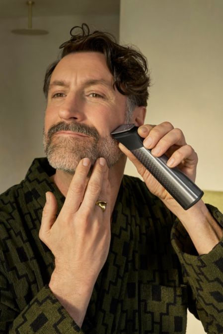 Man's groomed beard with Philips All-in-One Trimmer