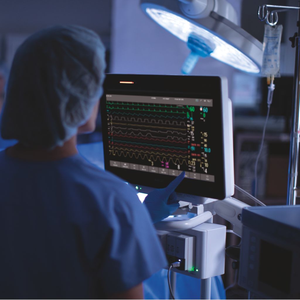 Clinician using IntelliVue monitor in operating room
