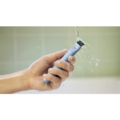 Zastřihuje, tvaruje a oholí jakkoliv dlouhé vousy