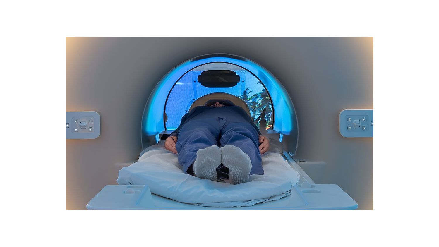 Patient in MRI scan experiencing the Ambient In-bore solution
