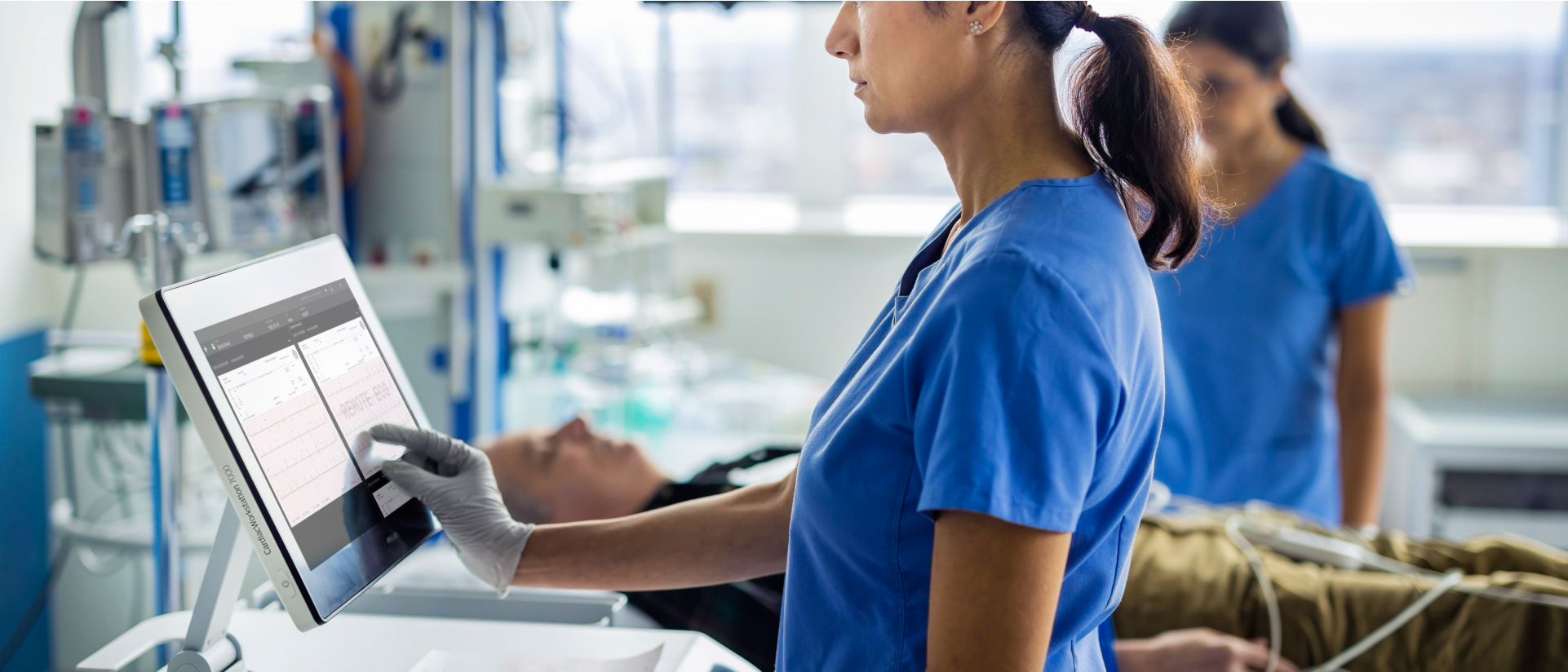 Product image of Philips Cardiac Workstation 7000 with trolley.