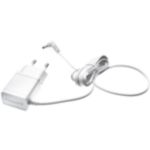 Povezuje monitor za bebe sa strujnom utičnicom