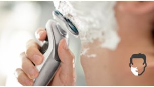 Sistema Aquatec per una rasatura perfetta a secco o sulla pelle bagnata