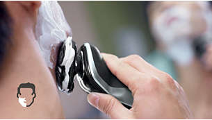 Dzięki uszczelnieniu Aquatec możesz wybrać wygodne golenie na sucho lub odświeżające golenie na mokro