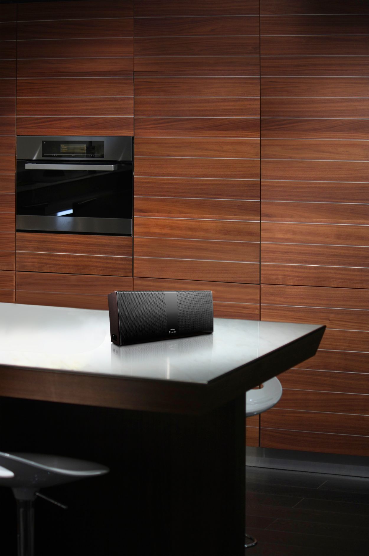 wireless portable speaker P9BLK/37 | Philips Fidelio