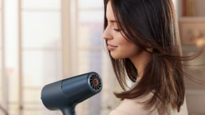 A powerful motor creates air speeds of up to 110 km/h****