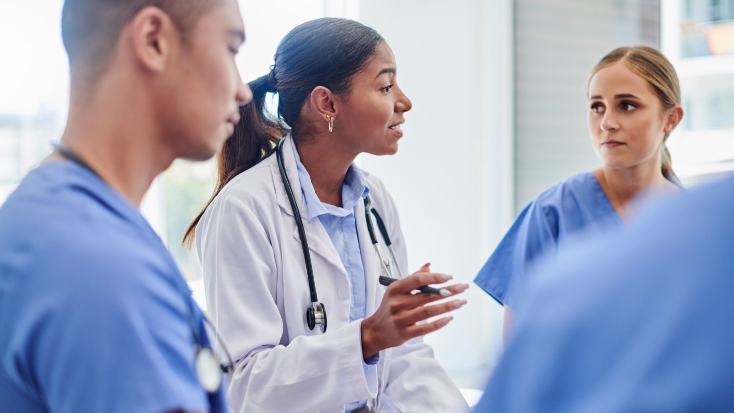 Doctor having team meeting