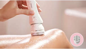 La brosse exfoliante pour le corps permet d’éviter l’apparition de poils incarnés