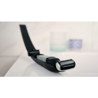 Philips Bodygroom Series 5000 Showerproof body trimmer & shaver with 4 accessories