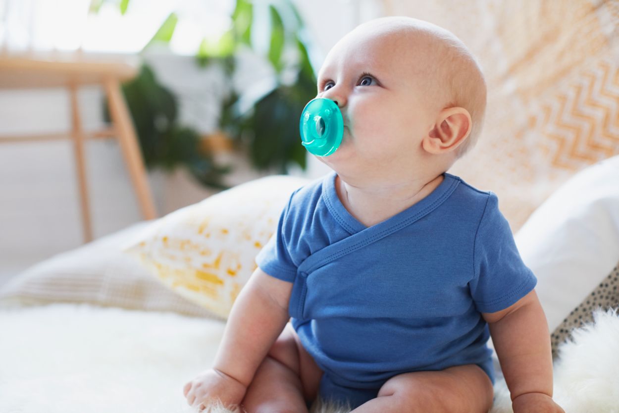 Philips Avent - La sucette Soothie est un peu différente de nos autres  sucettes. Sa forme unique vous permet de placer votre doigt à l'intérieur  afin de vous rapprocher de votre bébé